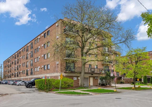 Listing Photo 4 - Condo for sale in building located at 2333 N Neva Ave, Chicago, IL 60707 - Unit #306C