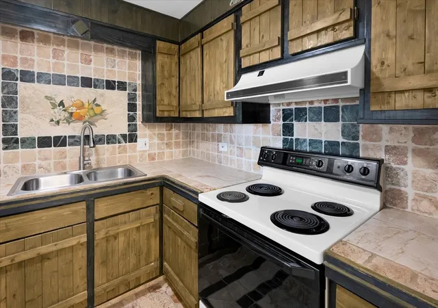 Listing Photo 5 - Condo for sale in building located at 2333 N Neva Ave, Chicago, IL 60707 - Unit #306C