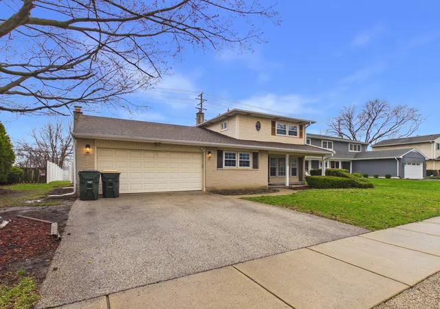 Photo 3 of Single family home for sale at 1415 S Evergreen Ave, Arlington Heights, IL 60005 | MLS# 12628989 | Listing updated on 2026-09-17