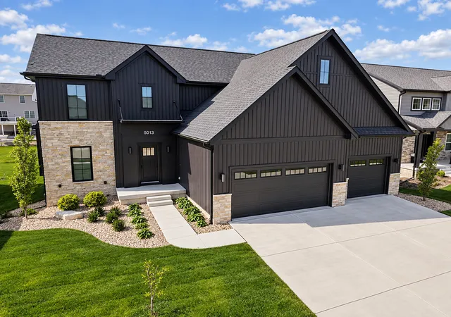 Photo 2 of Single family home for sale at 5013 Finlen Ln, Bloomington, IL 61705 | MLS# 12655533 | Listing updated on 2026-09-22