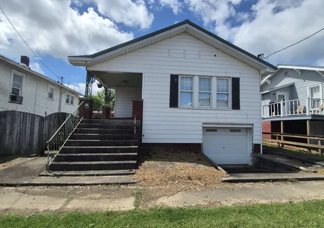 Photo 1 of Single family home for sale at 27 Baker St, Harrisburg, IL 62946 | MLS# 12656420 | Listing updated on 2026-09-09