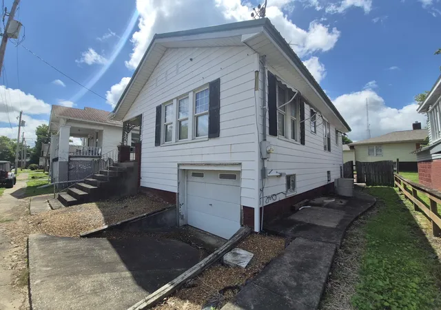 Photo 2 of Single family home for sale at 27 Baker St, Harrisburg, IL 62946 | MLS# 12656420 | Listing updated on 2026-09-09