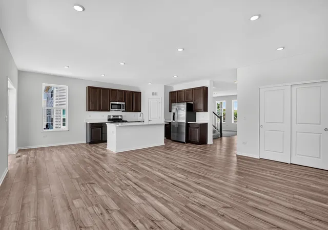 Photo 3 of Single family home for sale at 554 Arye Dr, Elgin, IL 60124 | MLS# 12673286 | Listing updated on 2026-09-23