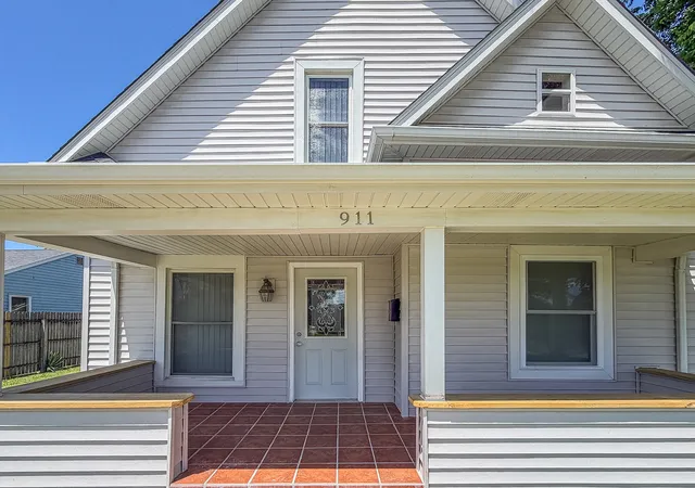Photo 2 of Single family home for sale at 911 Forrest St, Danville, IL 61832 | MLS# 12673954 | Listing updated on 2026-09-22