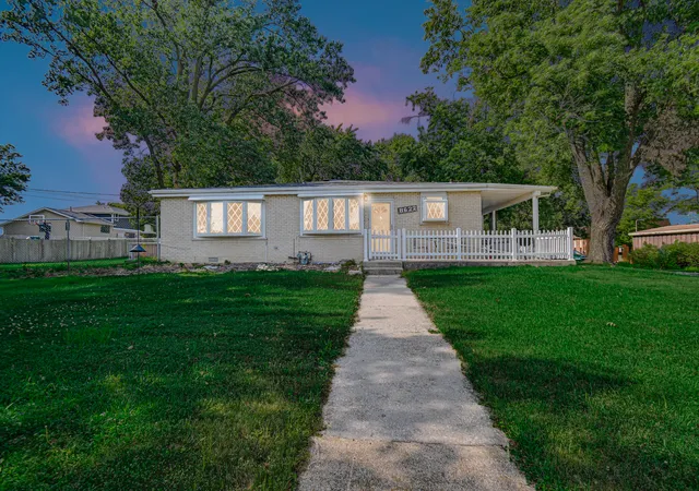 Photo 1 of Single family home for sale at 8622 W 90th Place, Hickory Hills, IL 60457 | MLS# 12675099 | Listing updated on 2026-09-23