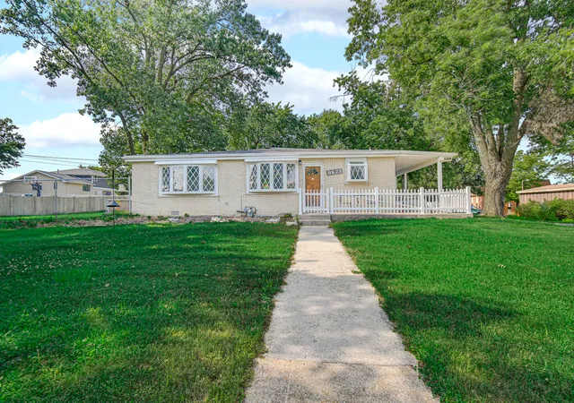 Photo 2 of Single family home for sale at 8622 W 90th Place, Hickory Hills, IL 60457 | MLS# 12675099 | Listing updated on 2026-09-23