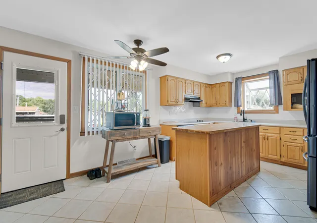 Photo 3 of Single family home for sale at 8622 W 90th Place, Hickory Hills, IL 60457 | MLS# 12675099 | Listing updated on 2026-09-23