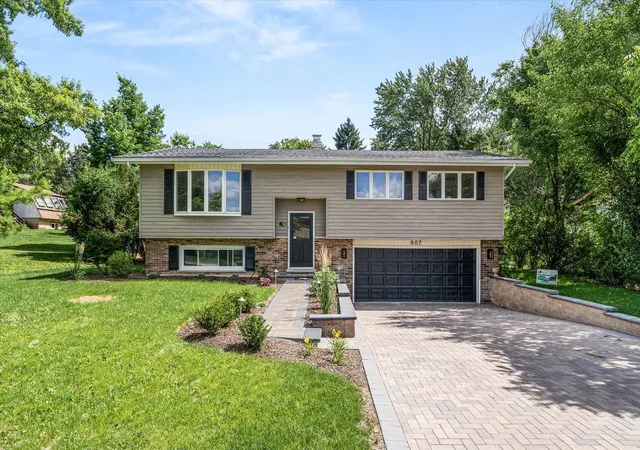 Photo 1 of Single family home for sale at 807 Division St, Lisle, IL 60532 | MLS# 12678062 | Listing updated on 2026-09-09