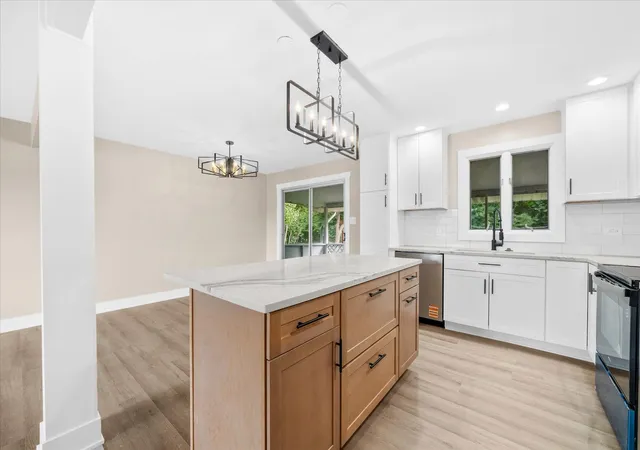 Photo 2 of Single family home for sale at 807 Division St, Lisle, IL 60532 | MLS# 12678062 | Listing updated on 2026-09-09