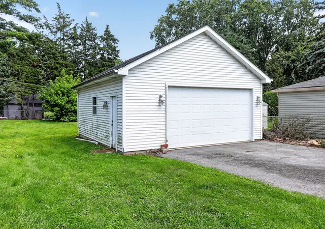 Photo 3 of Single family home for sale at 123 S Ellyn Ave, Glen Ellyn, IL 60137 | MLS# 12684226 | Listing updated on 2026-09-22