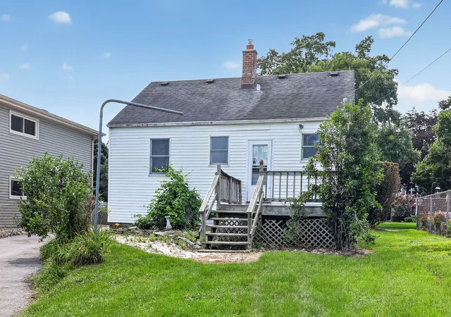 Photo 4 of Single family home for sale at 123 S Ellyn Ave, Glen Ellyn, IL 60137 | MLS# 12684226 | Listing updated on 2026-09-22