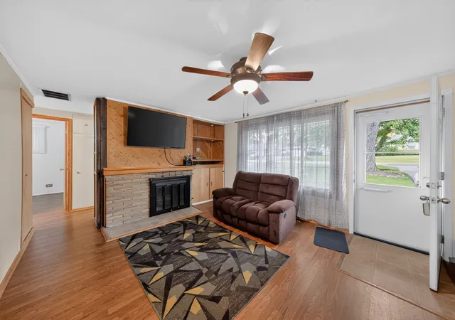 Photo 3 of Single family home for sale at 221 N Dorchester Ave, Wheaton, IL 60187 | MLS# 12685266 | Listing updated on 2026-09-14
