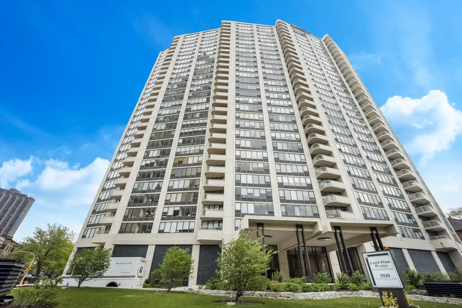 Listing Photo 1 - Condo for sale in 3930 N Pine Grv Ave located at 3930 N Pine Grv Ave, Chicago, IL 60613 - Unit #1405