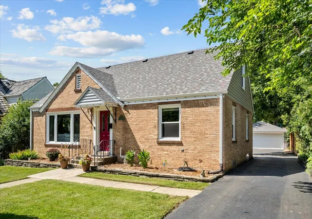 Photo 1 of Single family home for sale at 2714 Fort Sheridan Ave, Highland Park, IL 60035 | MLS# 12686916 | Listing updated on 2026-09-09