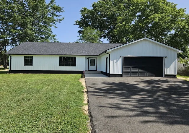 Photo 1 of Single family home for sale at 900 Oregon St, Carterville, IL 62918 | MLS# 12692145 | Listing updated on 2026-09-08
