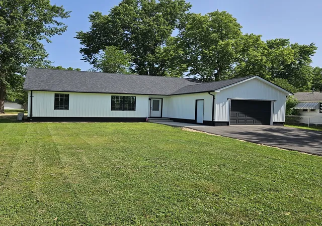 Photo 2 of Single family home for sale at 900 Oregon St, Carterville, IL 62918 | MLS# 12692145 | Listing updated on 2026-09-08