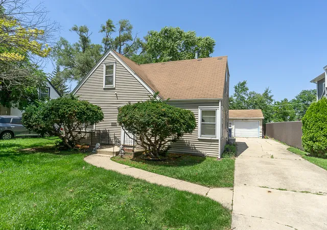 Photo 1 of Single family home for sale at 124 Westward Ho Dr, Northlake, IL 60164 | MLS# 12693798 | Listing updated on 2026-09-16