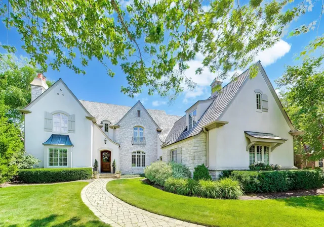 Photo 1 of Single family home for sale at 1871 W Salisbury Ln, Lake Forest, IL 60045 | MLS# 12697027 | Listing updated on 2026-09-24