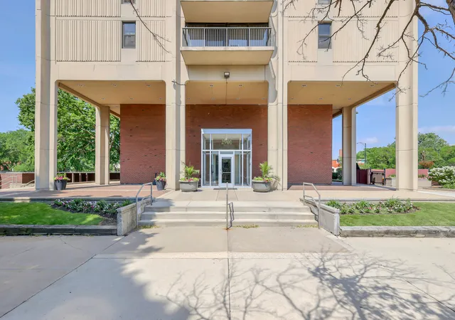 Condo for sale at 2901 S Michigan Ave #403, Chicago, IL 60616 | MLS# 12698008 | Listing updated on 2026-09-17