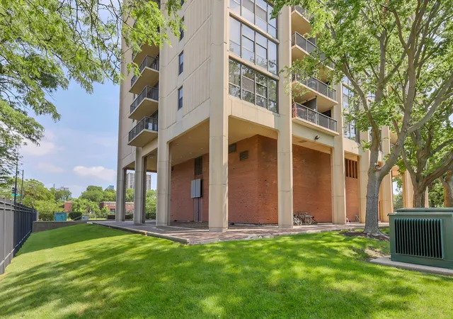 Photo 1 of Condo for sale at 2901 S Michigan Ave #403, Chicago, IL 60616 | MLS# 12698008 | Listing updated on 2026-09-17