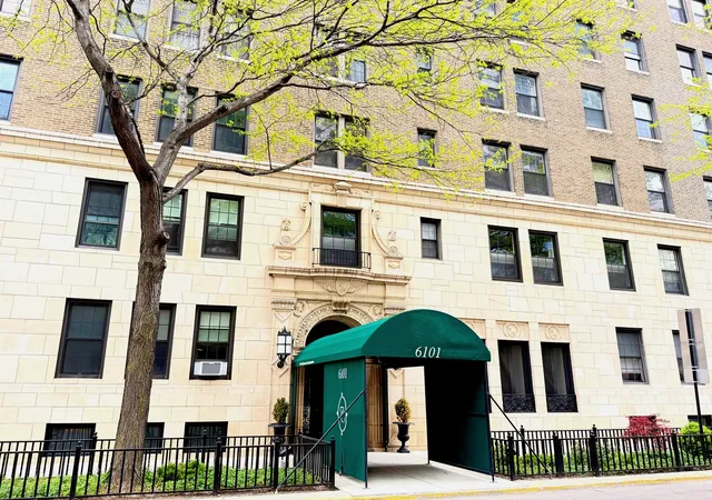 Condo for sale at 6101 N Sheridan Rd #11E, Chicago, IL 60660 | MLS# 12700197 | Listing updated on 2026-09-23