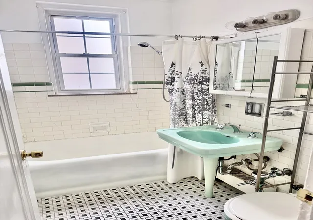 Photo 4 of Condo for sale at 6101 N Sheridan Rd #11E, Chicago, IL 60660 | MLS# 12700197 | Listing updated on 2026-09-23