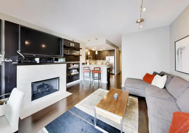 Listing Photo 3 - Condo for sale in building located at 160 E Illinois St, Chicago, IL 60611 - Unit #2106