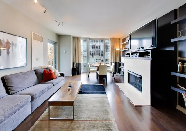 Listing Photo 4 - Condo for sale in building located at 160 E Illinois St, Chicago, IL 60611 - Unit #2106