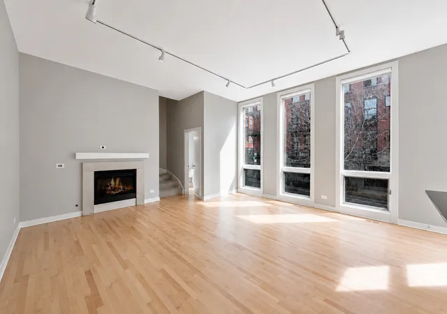 Photo 3 of Townhouse for sale at 310 N Des Plaines St #A, Chicago, IL 60661 | MLS# 12706413 | Listing updated on 2026-09-24