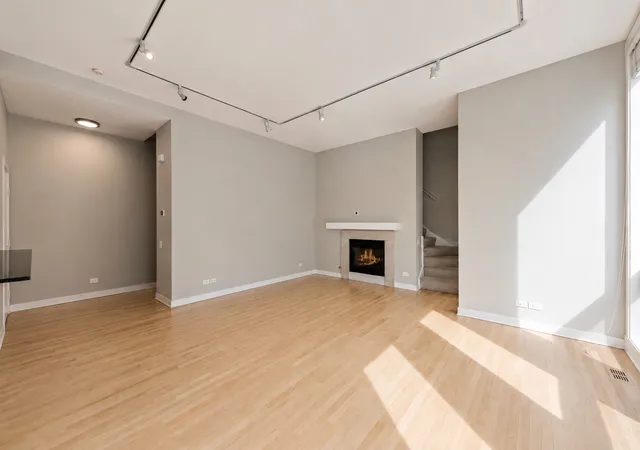 Photo 4 of Townhouse for sale at 310 N Des Plaines St #A, Chicago, IL 60661 | MLS# 12706413 | Listing updated on 2026-09-24