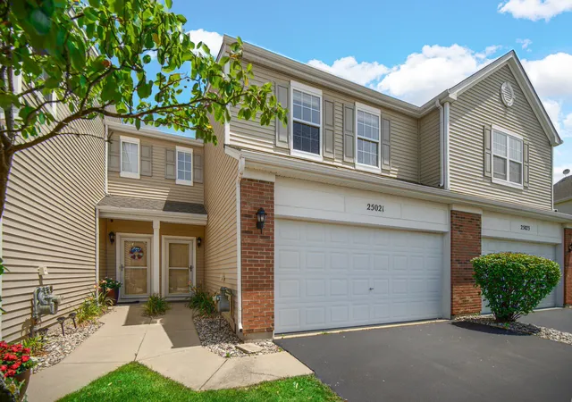 Photo 3 of Townhouse for sale at 25021 Clare Cir, Manhattan, IL 60442 | MLS# 12706450 | Listing updated on 2026-09-17