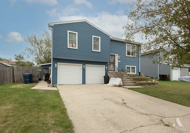 Single family home for sale at 20653 S Frankfort Sq Rd, Frankfort, IL 60423 | MLS# 12706670