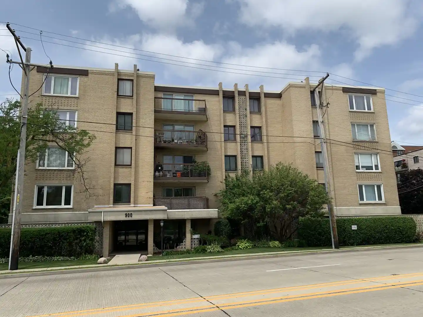 Listing Photo 1 - Condo for sale in 900 S River Rd located at 900 S River Rd, Des Plaines, IL 60016 - Unit #4A