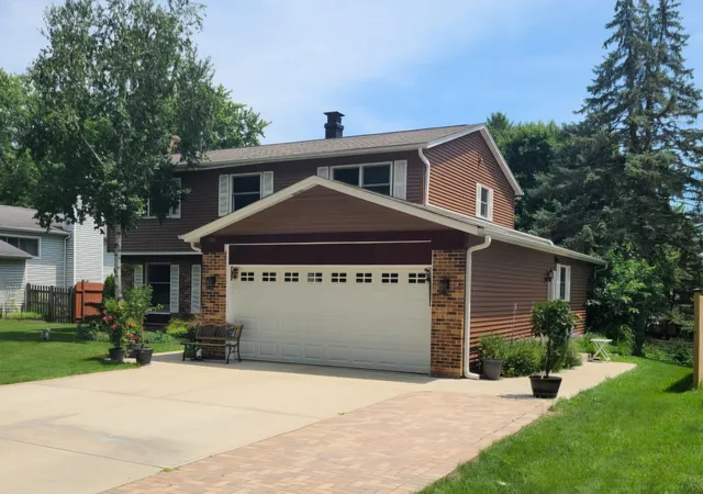 Photo 2 of Single family home for sale at 17515 W Winnebago Dr, Grayslake, IL 60030 | MLS# 12710893 | Listing updated on 2026-09-18