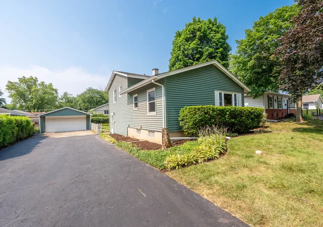 Photo 2 of Single family home for sale at 2203 Kirchoff Rd, Rolling Meadows, IL 60008 | MLS# 12712866 | Listing updated on 2026-09-22