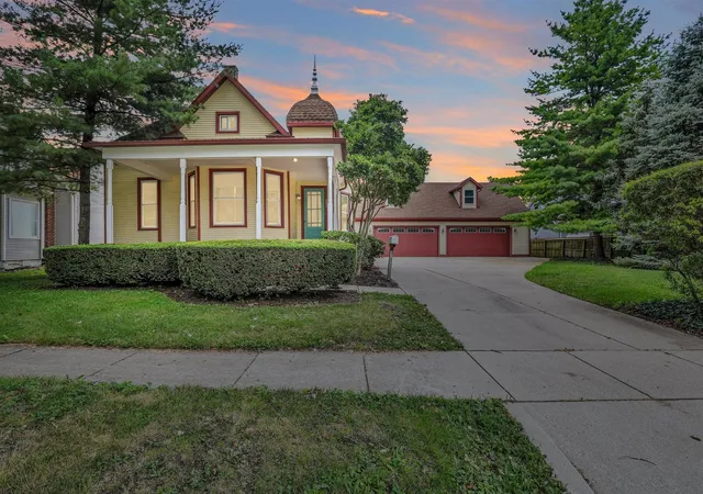 Photo 1 of Single family home for sale at 202 E Daggy St, Tuscola, IL 61953 | MLS# 12713677 | Listing updated on 2026-09-25
