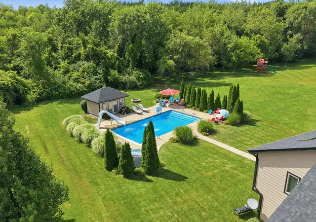 Photo 3 of Single family home for sale at 10626 Erie Dr, Crown Point, IN 46307 | MLS# 12714835 | Listing updated on 2026-09-16