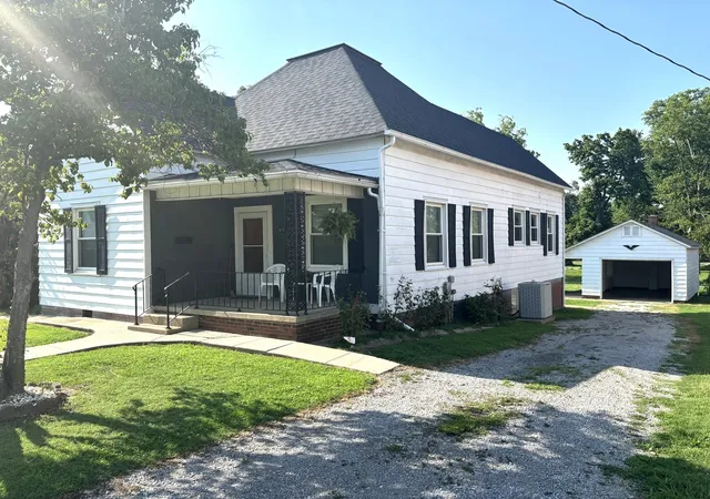 Photo 2 of Single family home for sale at 410 E Locust St, Harrisburg, IL 62946 | MLS# 12716127 | Listing updated on 2026-09-16