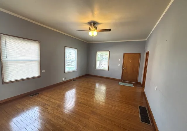 Photo 3 of Single family home for sale at 410 E Locust St, Harrisburg, IL 62946 | MLS# 12716127 | Listing updated on 2026-09-16
