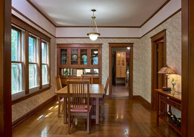 Photo 4 of Single family home for sale at 831 Circle Ave, Forest Park, IL 60130 | MLS# 12719574 | Listing updated on 2026-09-17