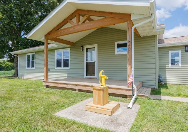 Photo 2 of Single family home for sale at 122 E Lincoln, Dix, IL 62830 | MLS# 12721109 | Listing updated on 2026-09-10