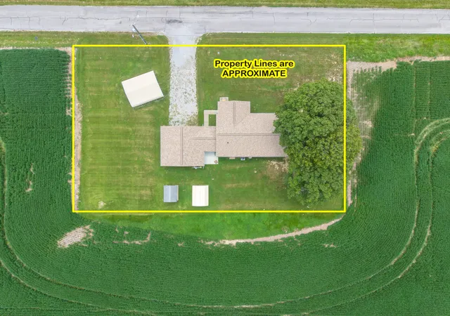 Photo 3 of Single family home for sale at 122 E Lincoln, Dix, IL 62830 | MLS# 12721109 | Listing updated on 2026-09-10