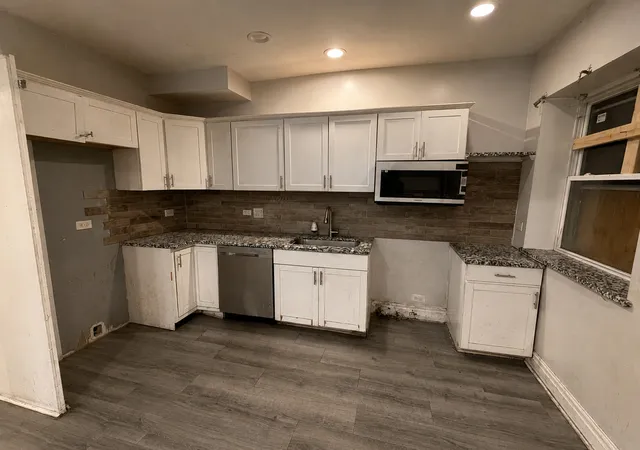 Photo 3 of Single family home for sale at 7921 S Ridgeland Ave, Chicago, IL 60617 | MLS# 12721876 | Listing updated on 2026-10-01