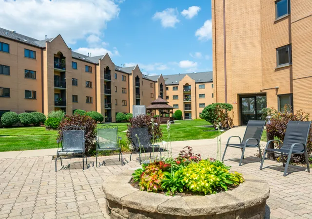 Listing Photo 4 - Condo for sale in building located at 7410 W Lawrence Ave, Harwood Heights, IL 60706 - Unit #324