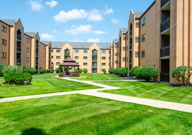 Listing Photo 5 - Condo for sale in building located at 7410 W Lawrence Ave, Harwood Heights, IL 60706 - Unit #324