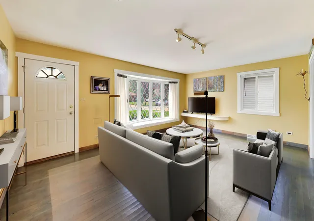 Photo 3 of Sale Pending at 466 N Ridgeland Ave, Elmhurst, IL 60126 | MLS# 12723343 | Listing updated on 2026-09-17
