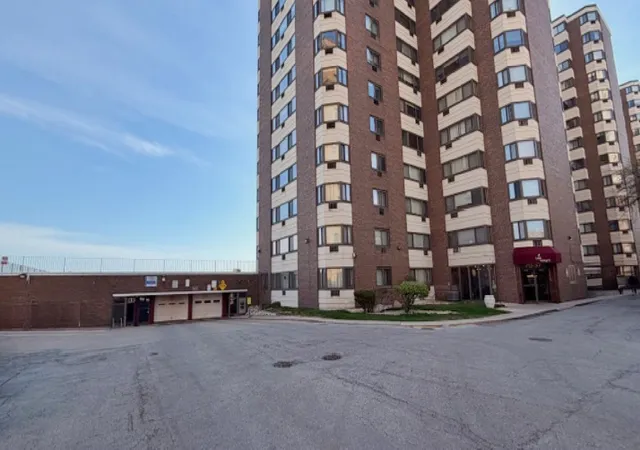 Photo 2 of Sale Pending at 7337 S South Shore Dr #1424, Chicago, IL 60649 | MLS# 12723854 | Listing updated on 2026-09-23