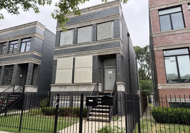 Photo 2 of Single family home for sale at 544 E 46th Place, Chicago, IL 60653 | MLS# 12725475 | Listing updated on 2026-09-27