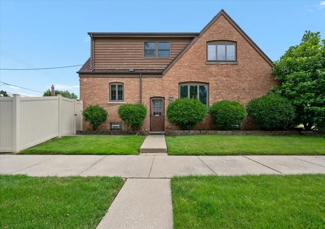 Photo 2 of Single family home for sale at 7259 N Odell Ave, Chicago, IL 60631 | MLS# 12726238 | Listing updated on 2026-09-28