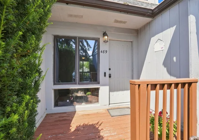 Photo 2 of Townhouse for sale at 489 44th Avenue Ct, East Moline, IL 61244 | MLS# 12729164 | Listing updated on 2026-09-22